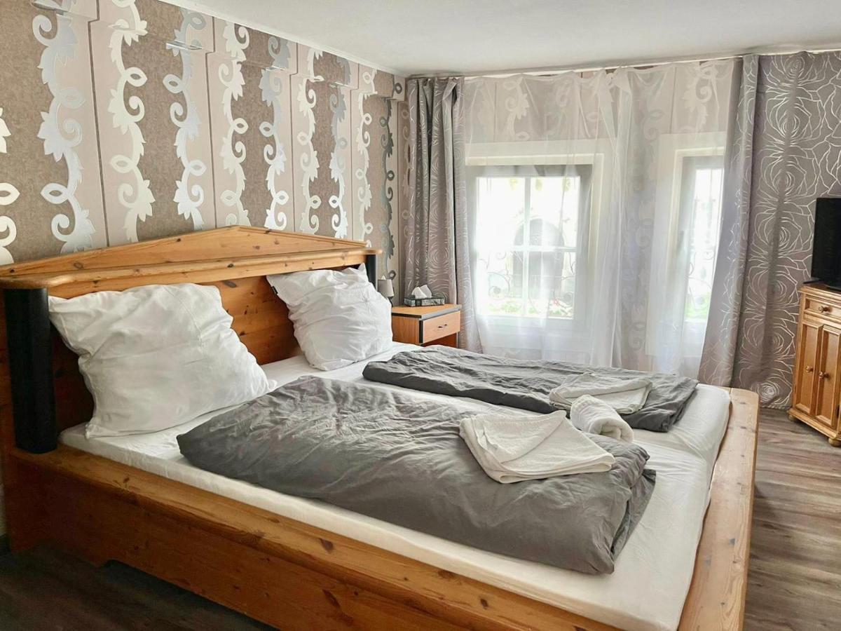 The Burgklause Boutique Hotel Linz am Rhein Esterno foto