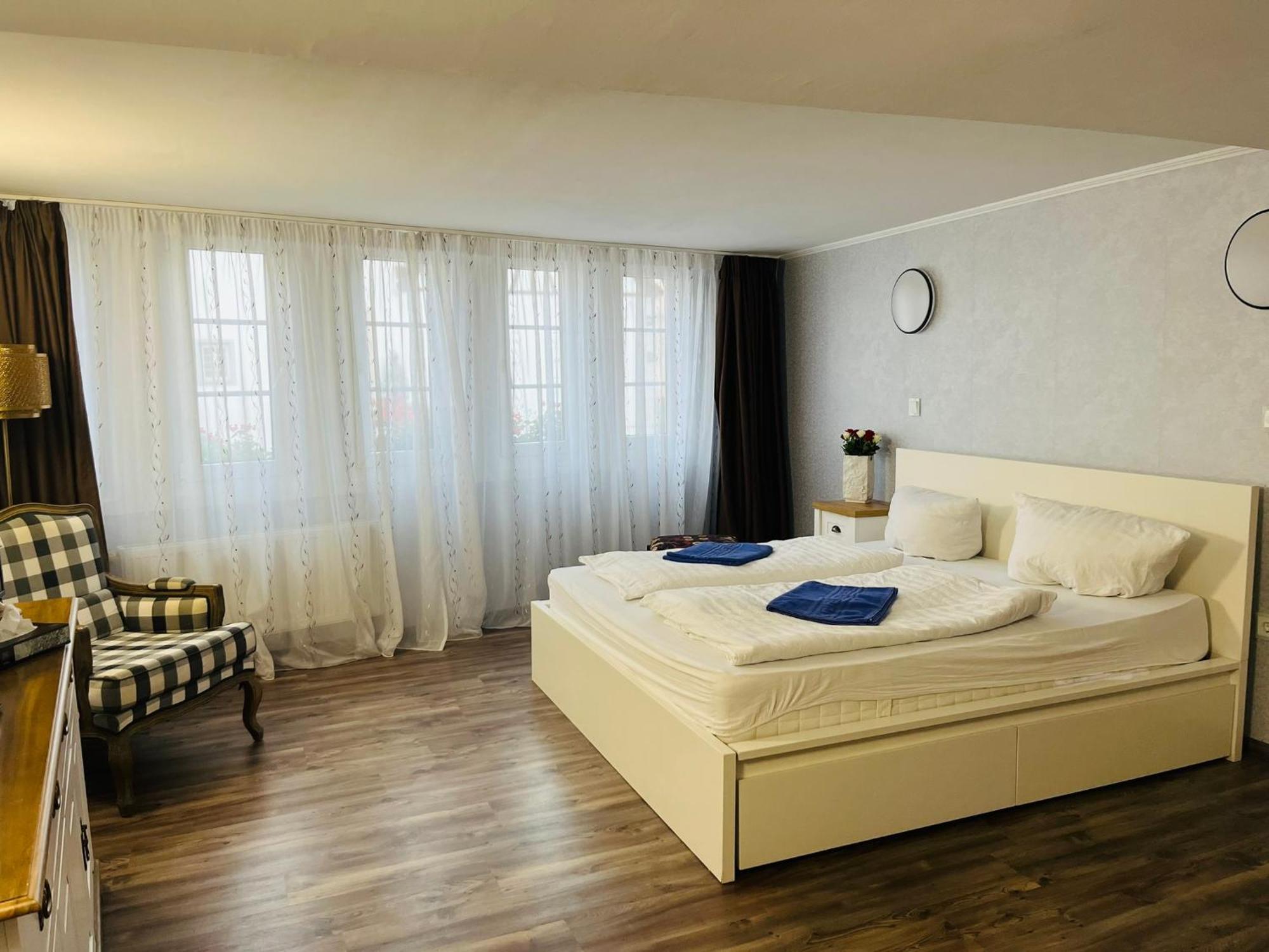 The Burgklause Boutique Hotel Linz am Rhein Esterno foto